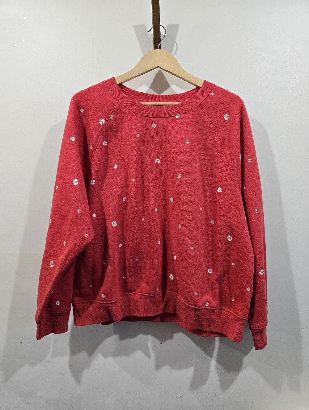 Old Navy Red/PinkCute Ol Daisy Embroidered Crewneck Sweatshirt Women’s XL Floral